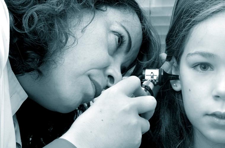 בדיקת רופא אוזניים